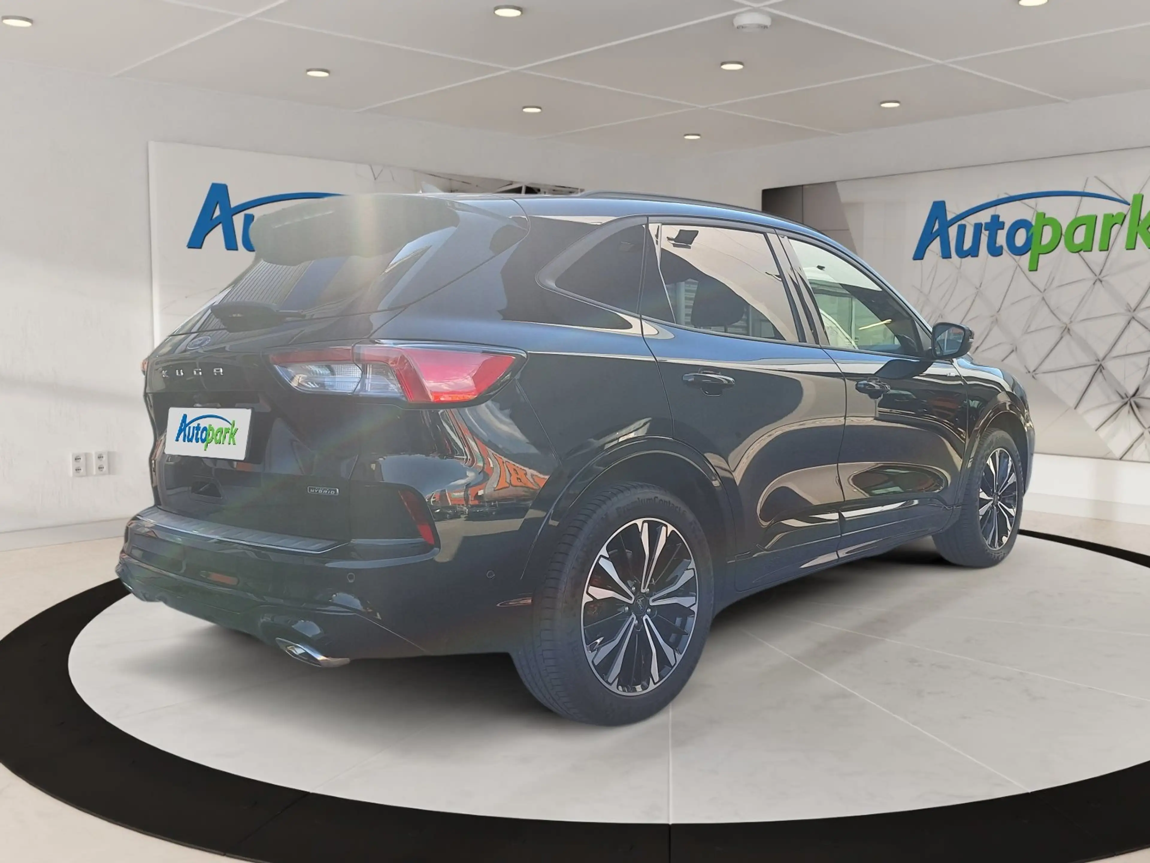 Ford Kuga ST-Line X Plug-In Hybrid — photo 8