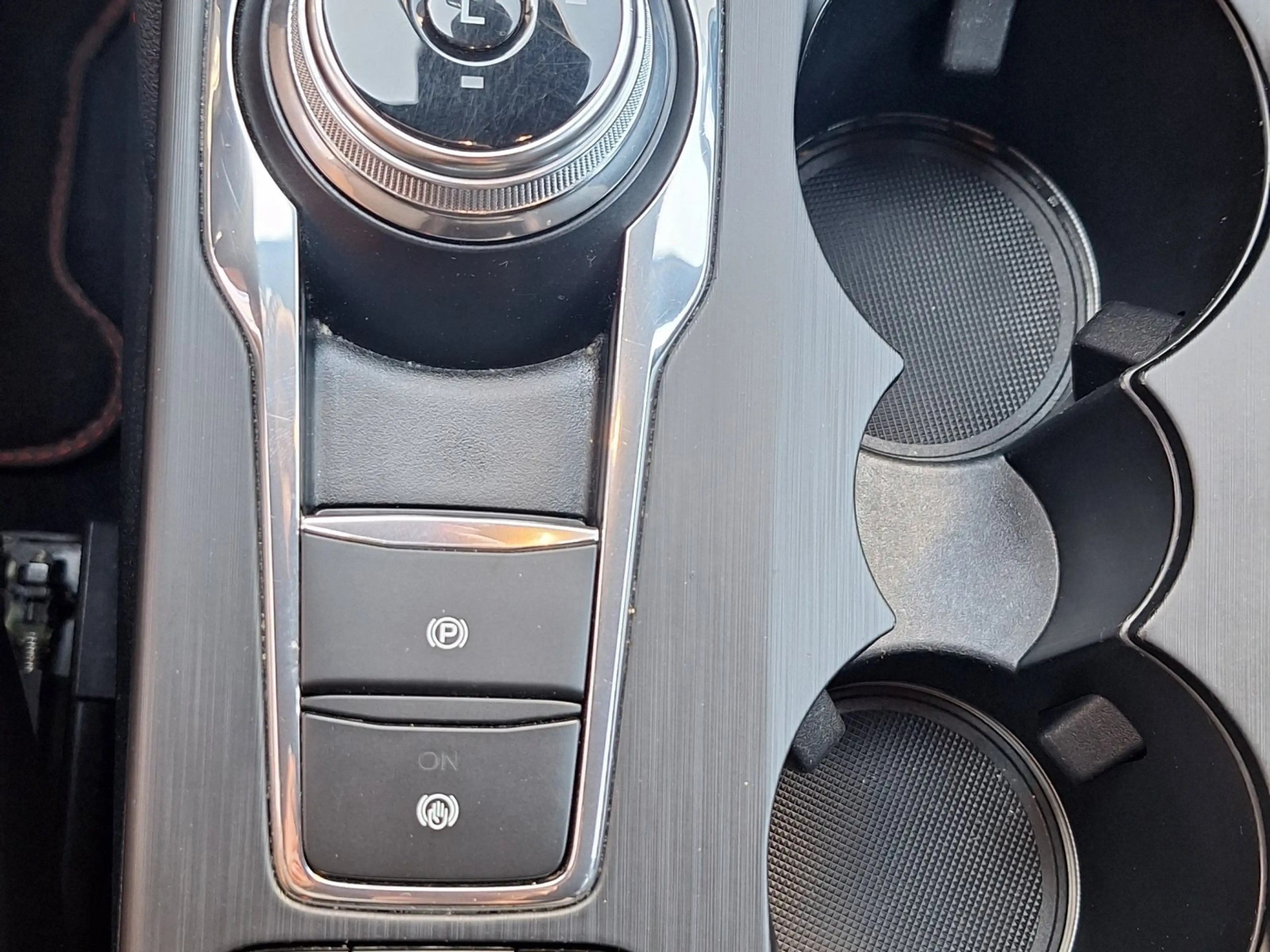 Ford Kuga ST-Line X Plug-In Hybrid — photo 14