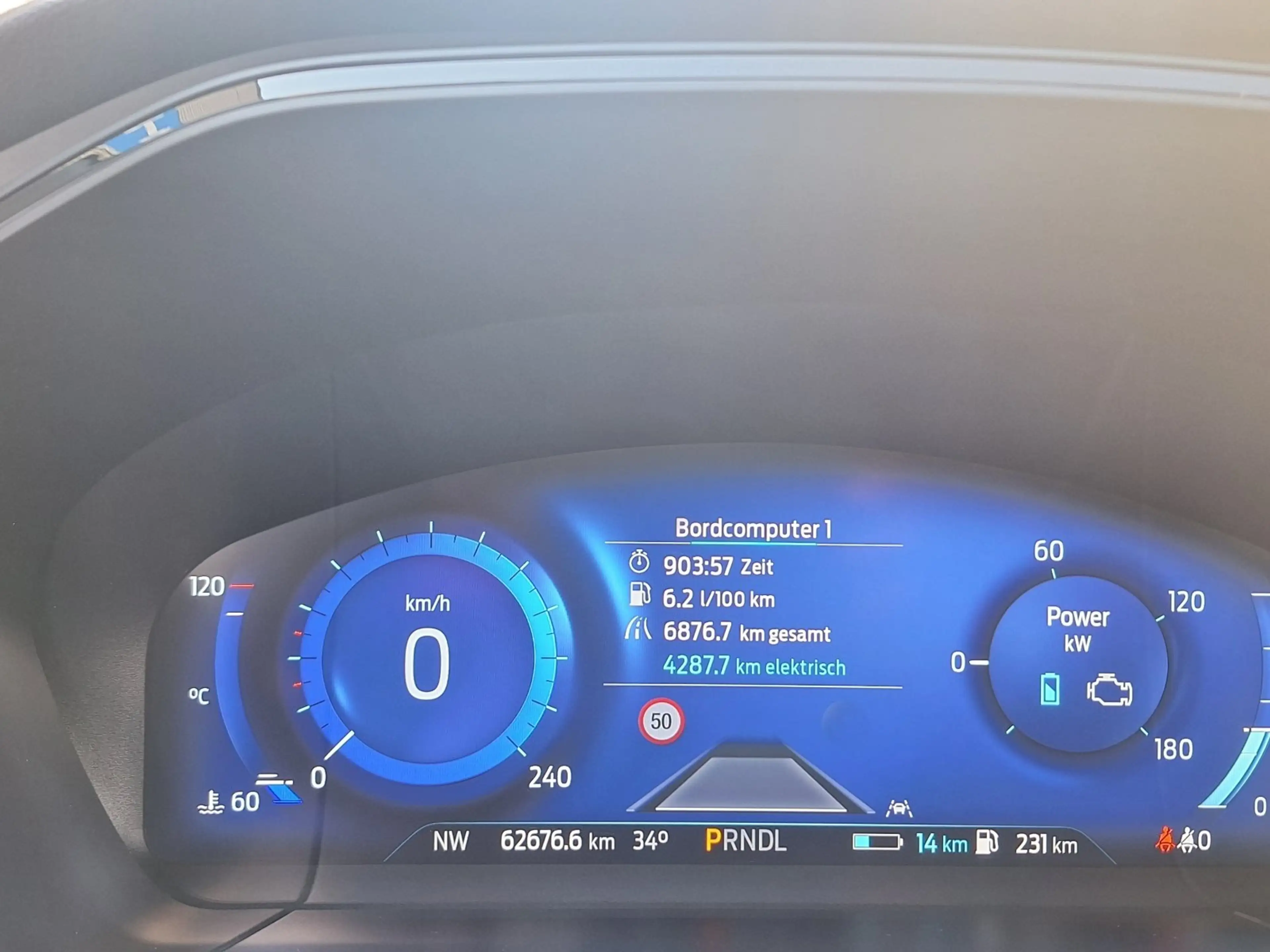 Ford Kuga ST-Line X Plug-In Hybrid — photo 13