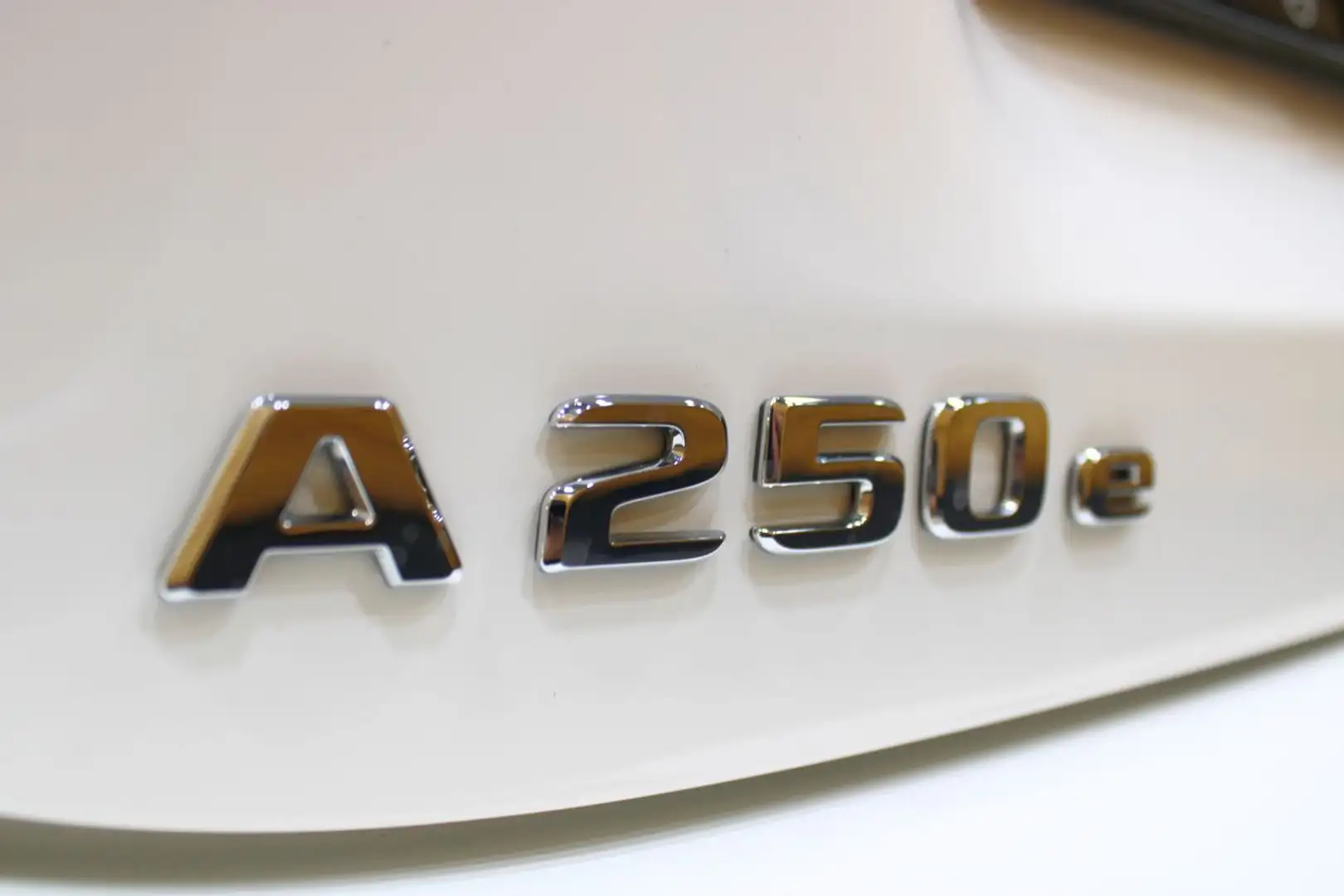 Mercedes-Benz A 250 BE AMG Line 7G-DCT Blanc - 2