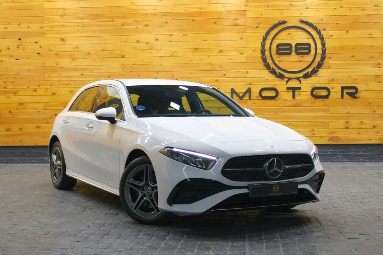 Mercedes-Benz A 250 BE AMG Line 7G-DCT Blanc - 1