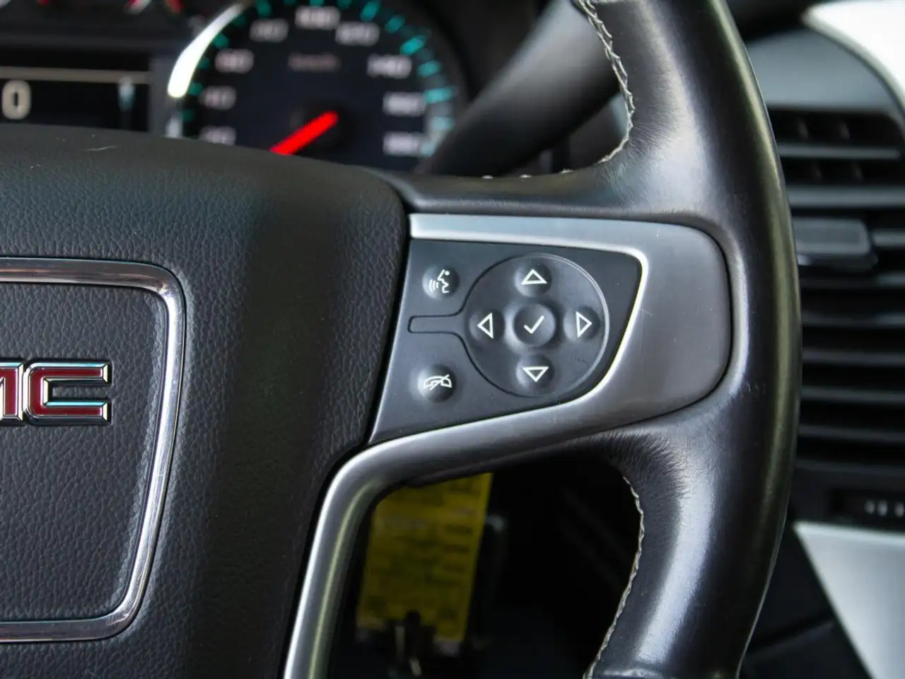 GMC Yukon снимка GMC Yukon