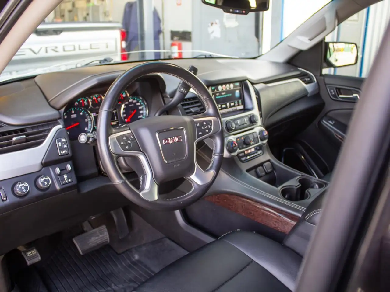 GMC Yukon снимка GMC Yukon