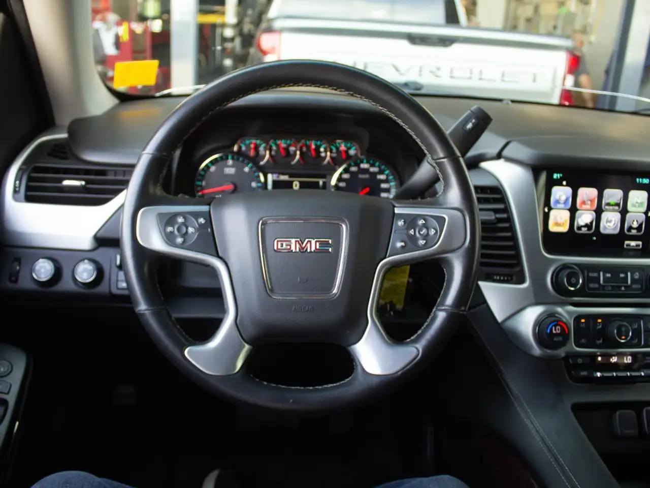 GMC Yukon снимка GMC Yukon