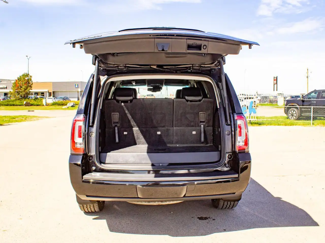 GMC Yukon снимка GMC Yukon