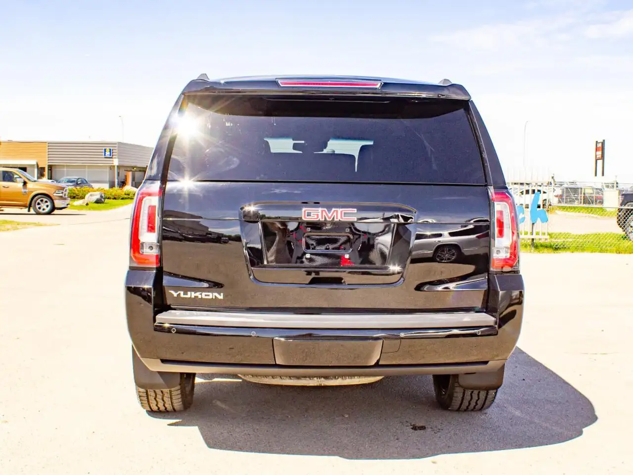 GMC Yukon снимка GMC Yukon