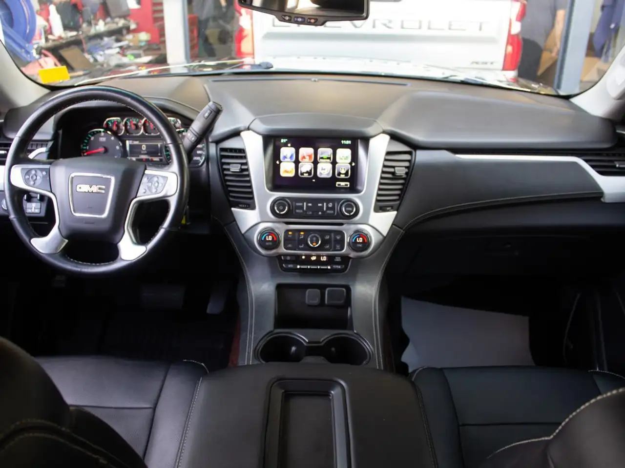 GMC Yukon снимка GMC Yukon