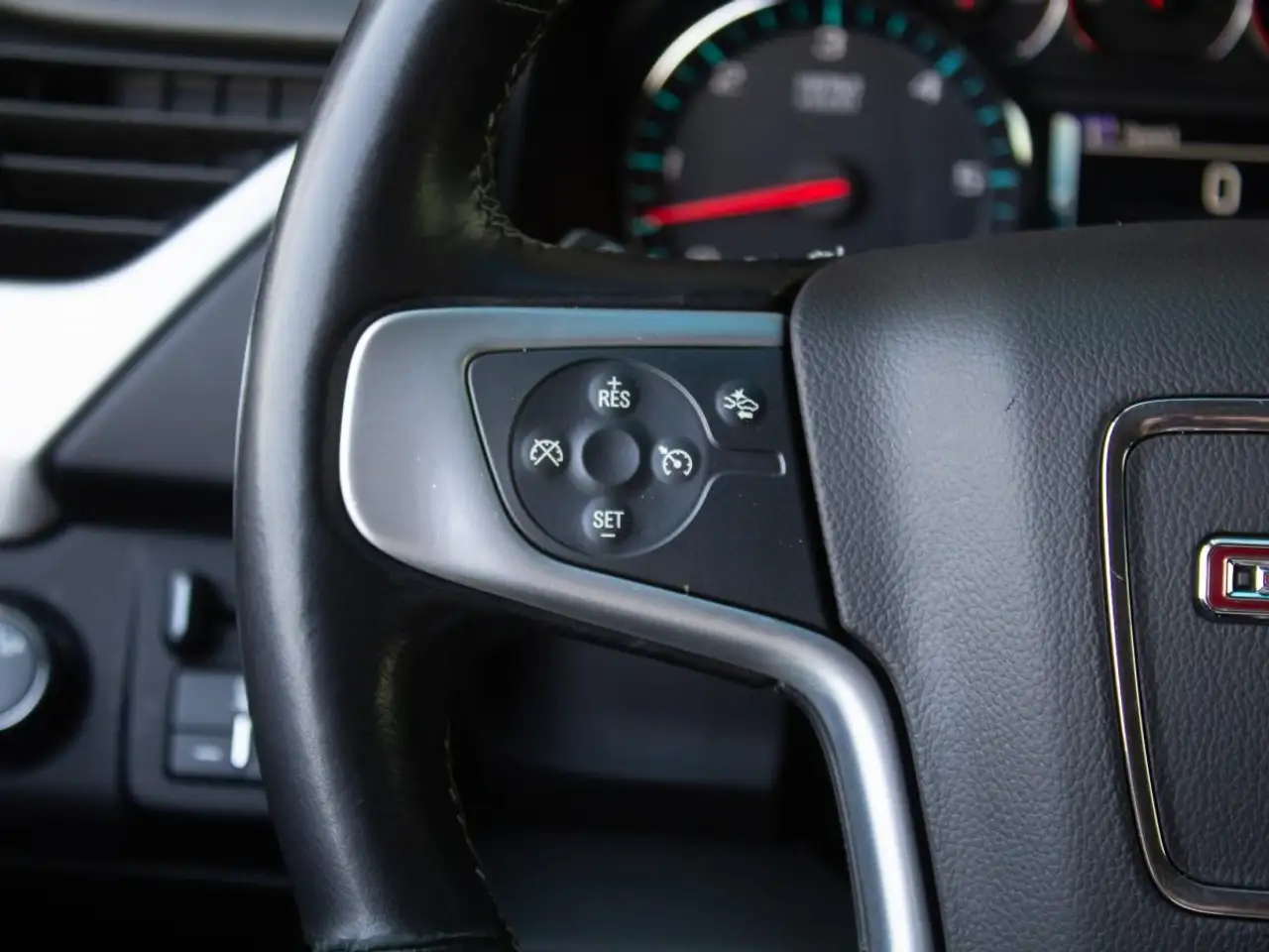 GMC Yukon снимка GMC Yukon