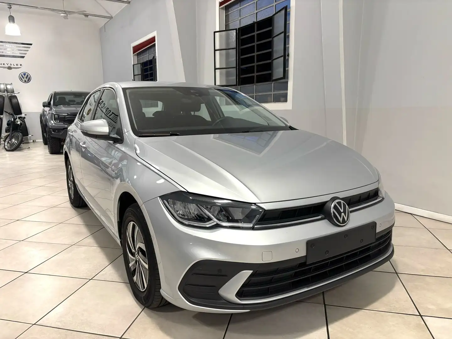Volkswagen Polo 1.0 Tsi Life 95Cv Dsg Telecamera Post NEOPATENTATI Argento - 2