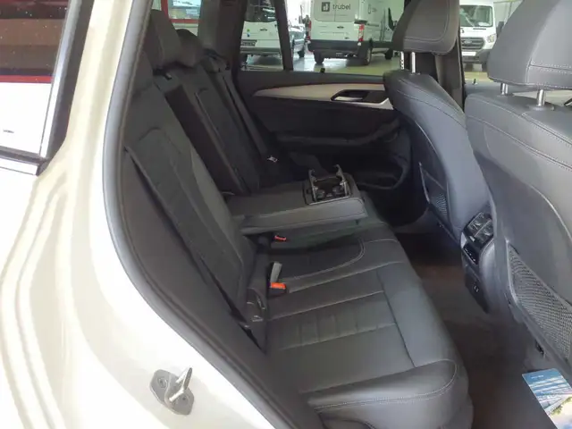 BMW X3 view 13