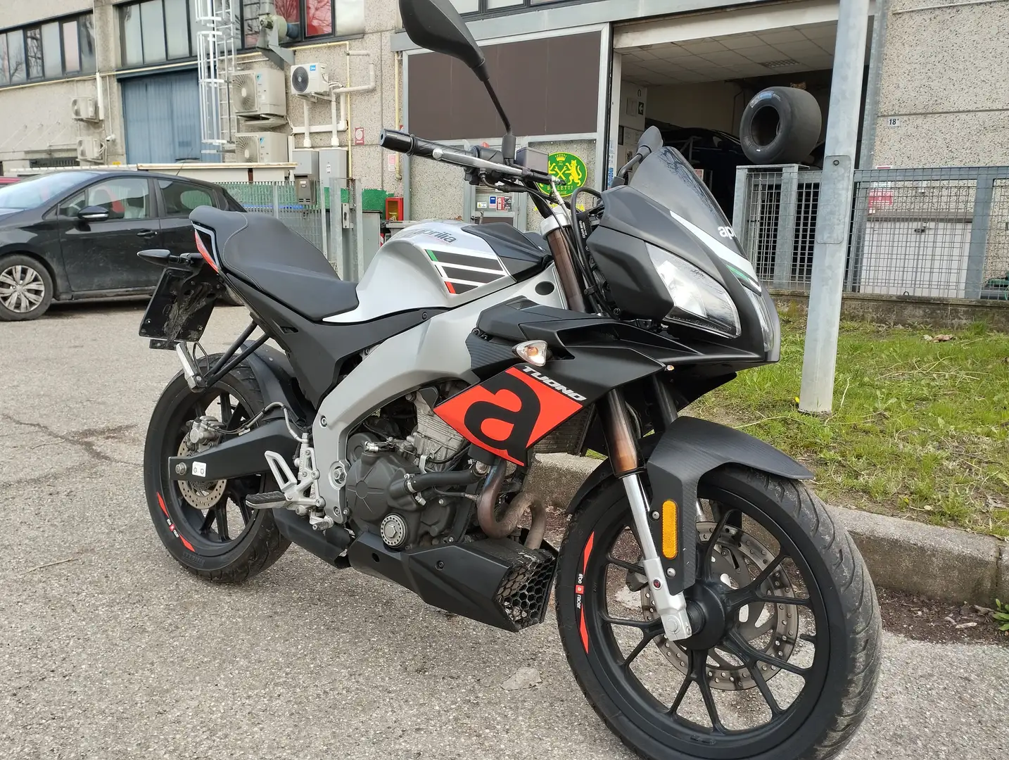 Aprilia Tuono 125 Grigio - 1