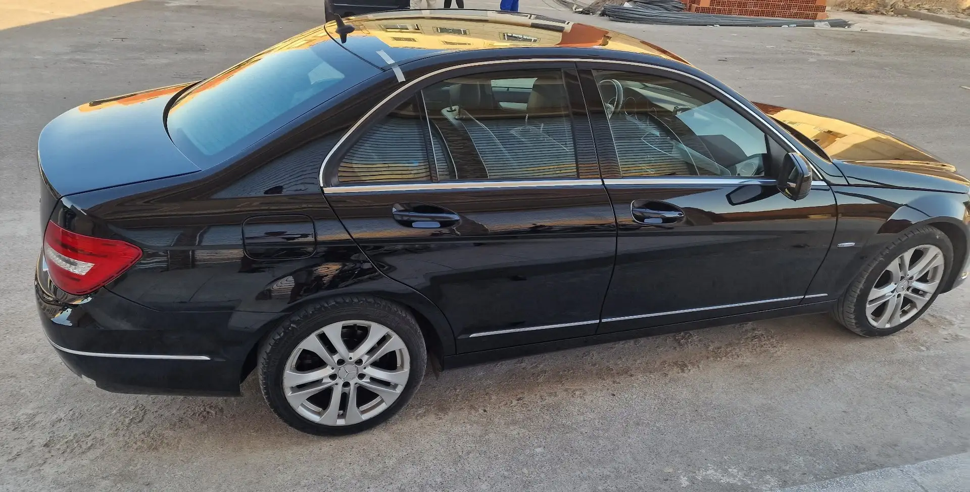 Mercedes-Benz C 180 BnsCl. Avant. automat Zwart - 2