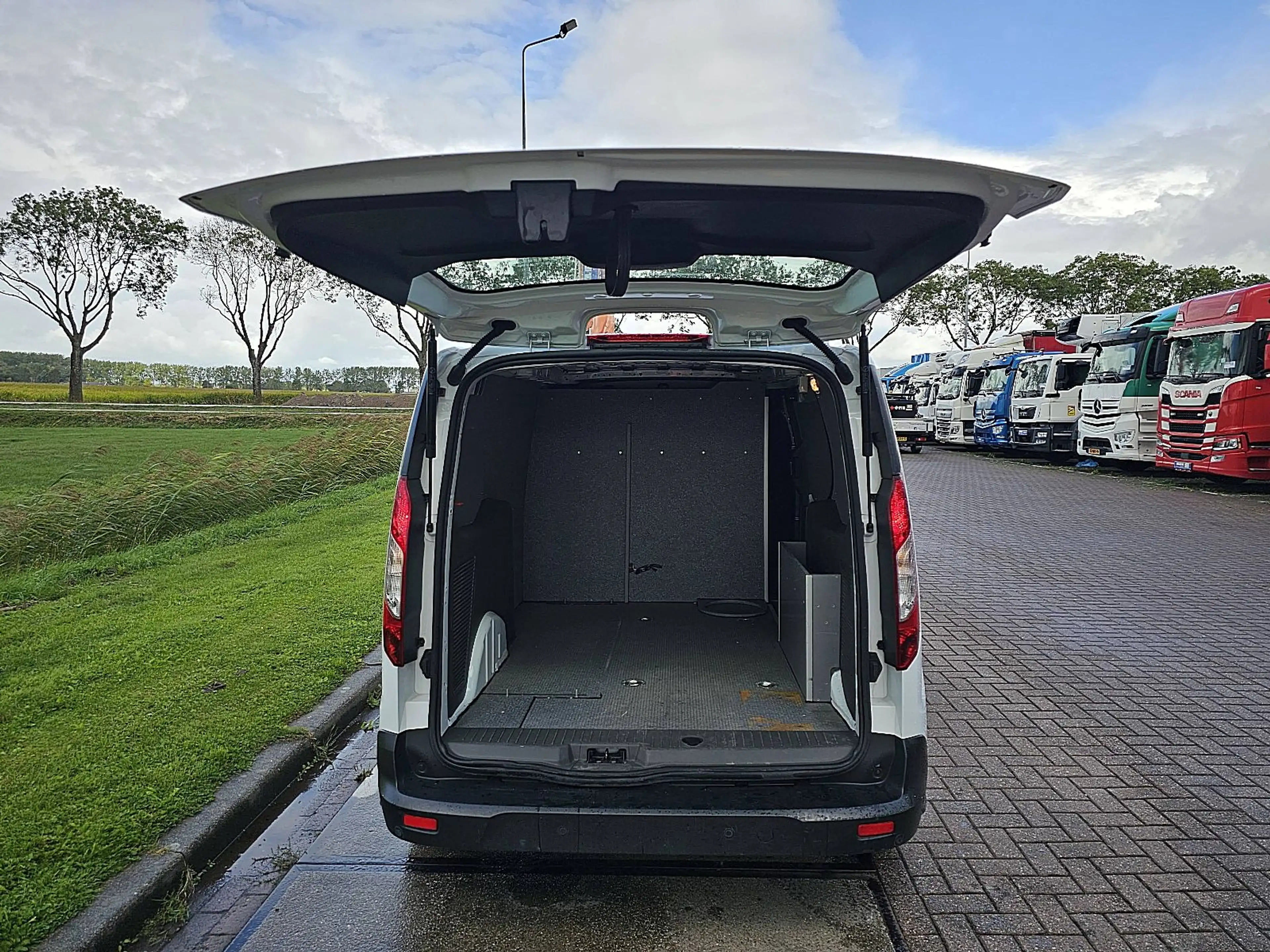 Ford Transit Connect 1.5 L2 ac EURO6 — photo 12