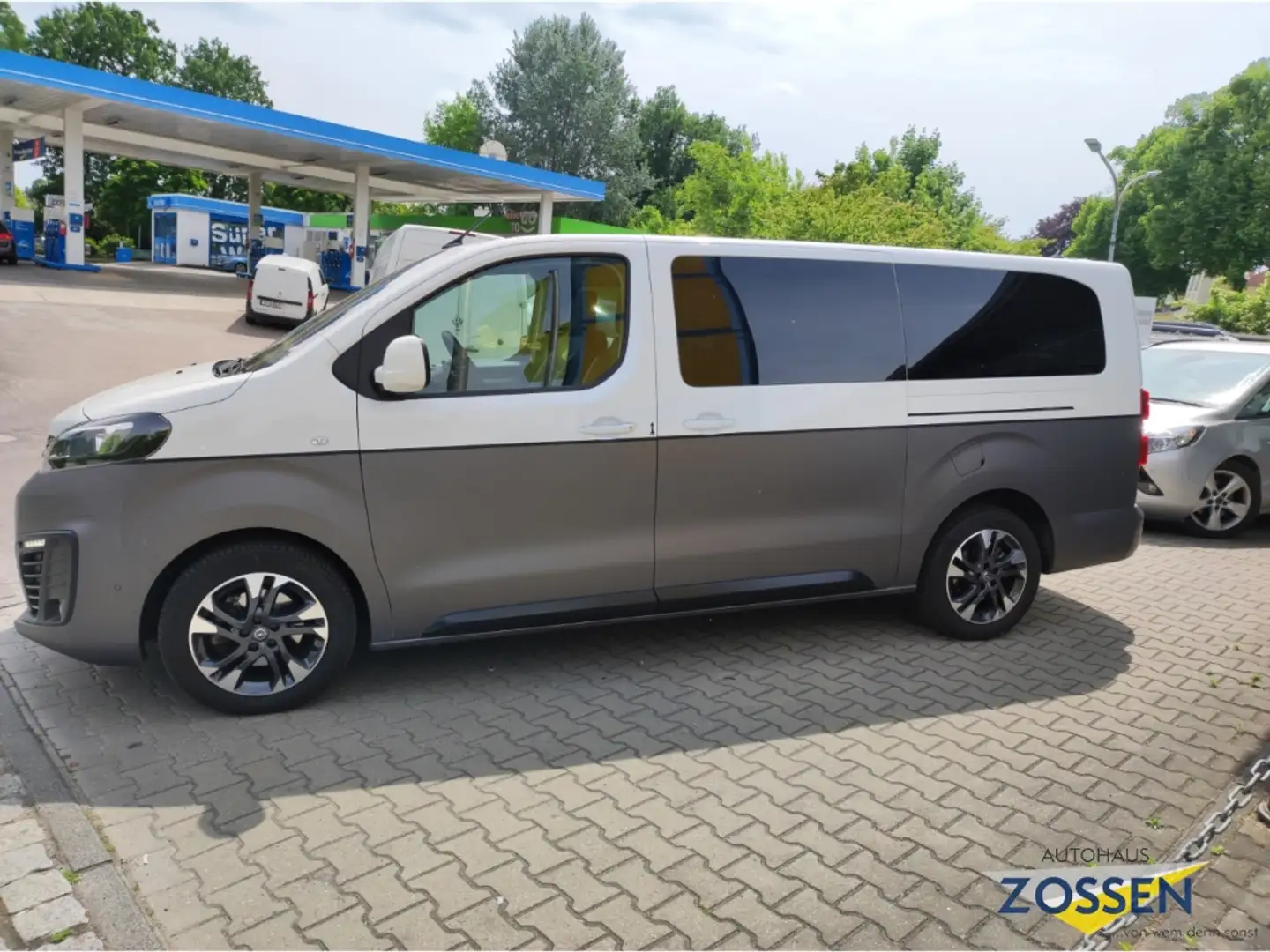Opel Zafira Life Tourer L  HUD+StandHZG+Navi+Leder Bílá - 2