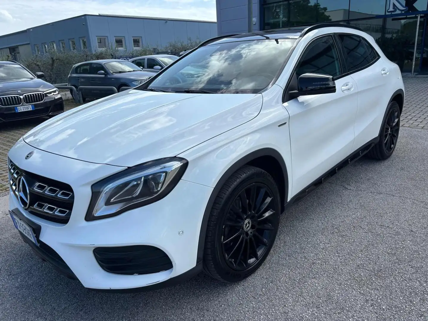 Mercedes-Benz GLA 200 d Automatic 4Matic Premium Edition Bianco - 1