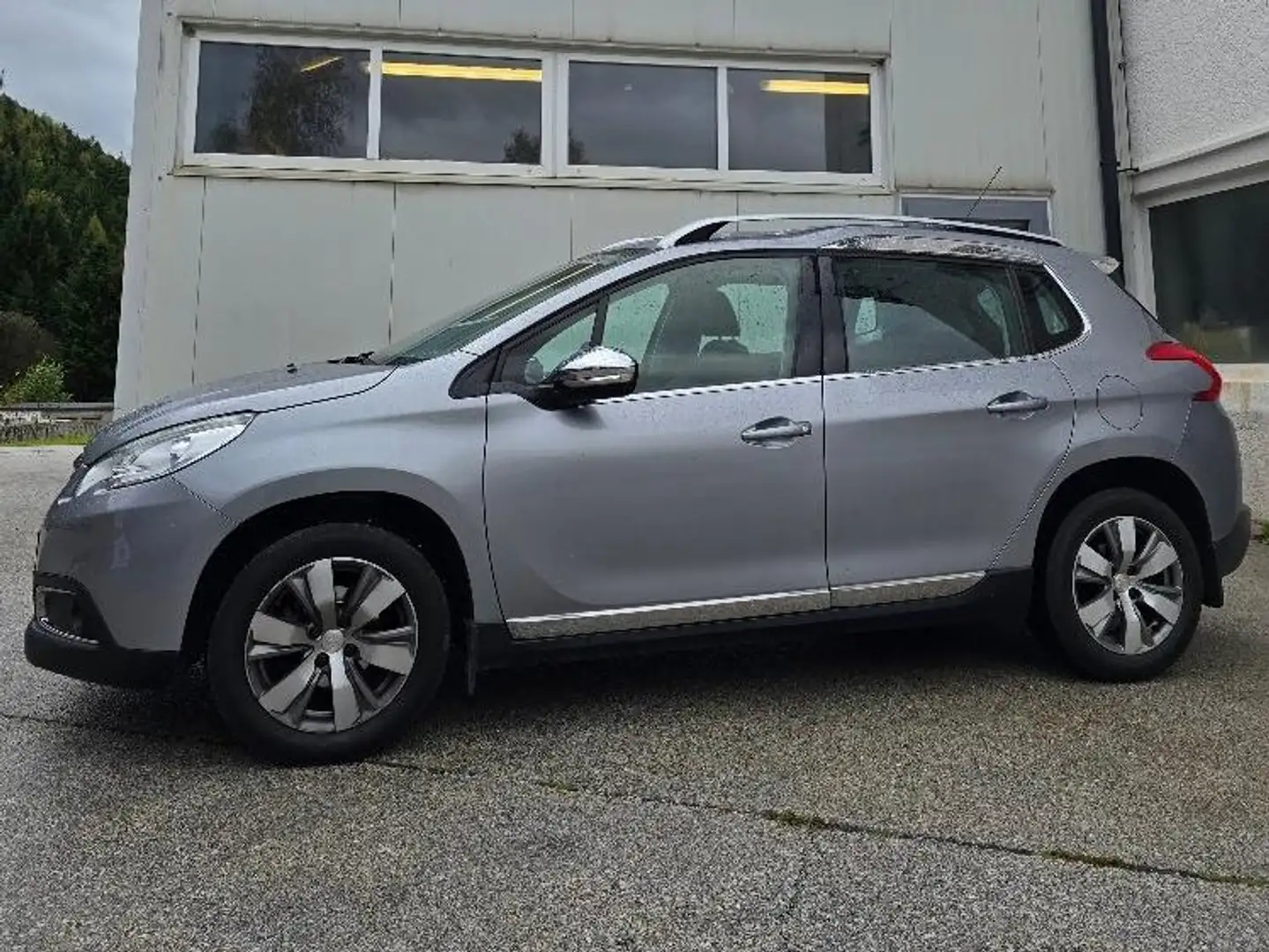 Peugeot 2008 Allure Top Ausstattung Grau - 2