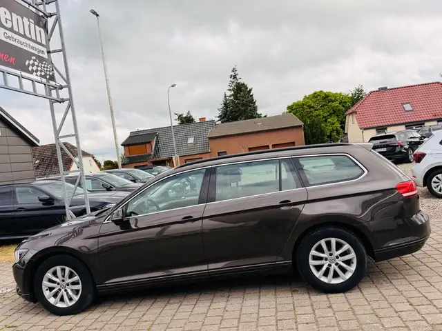 Volkswagen Passat view 4