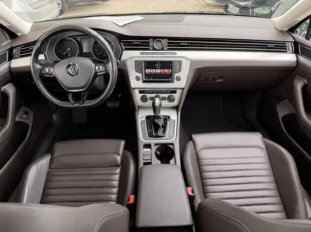 Volkswagen Passat view 15