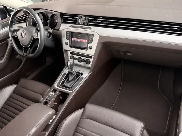 Volkswagen Passat view 13