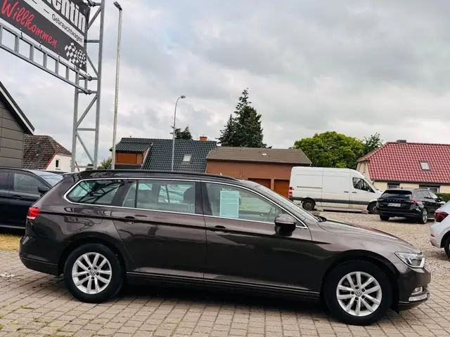 Volkswagen Passat view 6