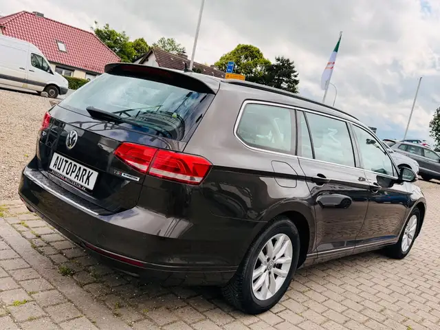 Volkswagen Passat view 7