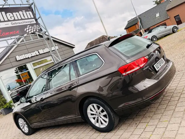 Volkswagen Passat view 5