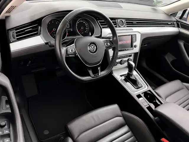 Volkswagen Passat view 12