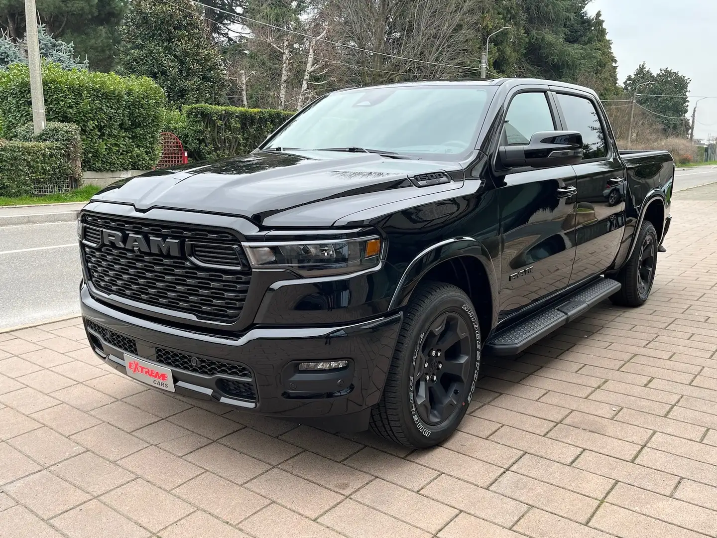 RAM 1500 1500 BIG HORN Night 2025 3.0L I6 Hurricane Noir - 1