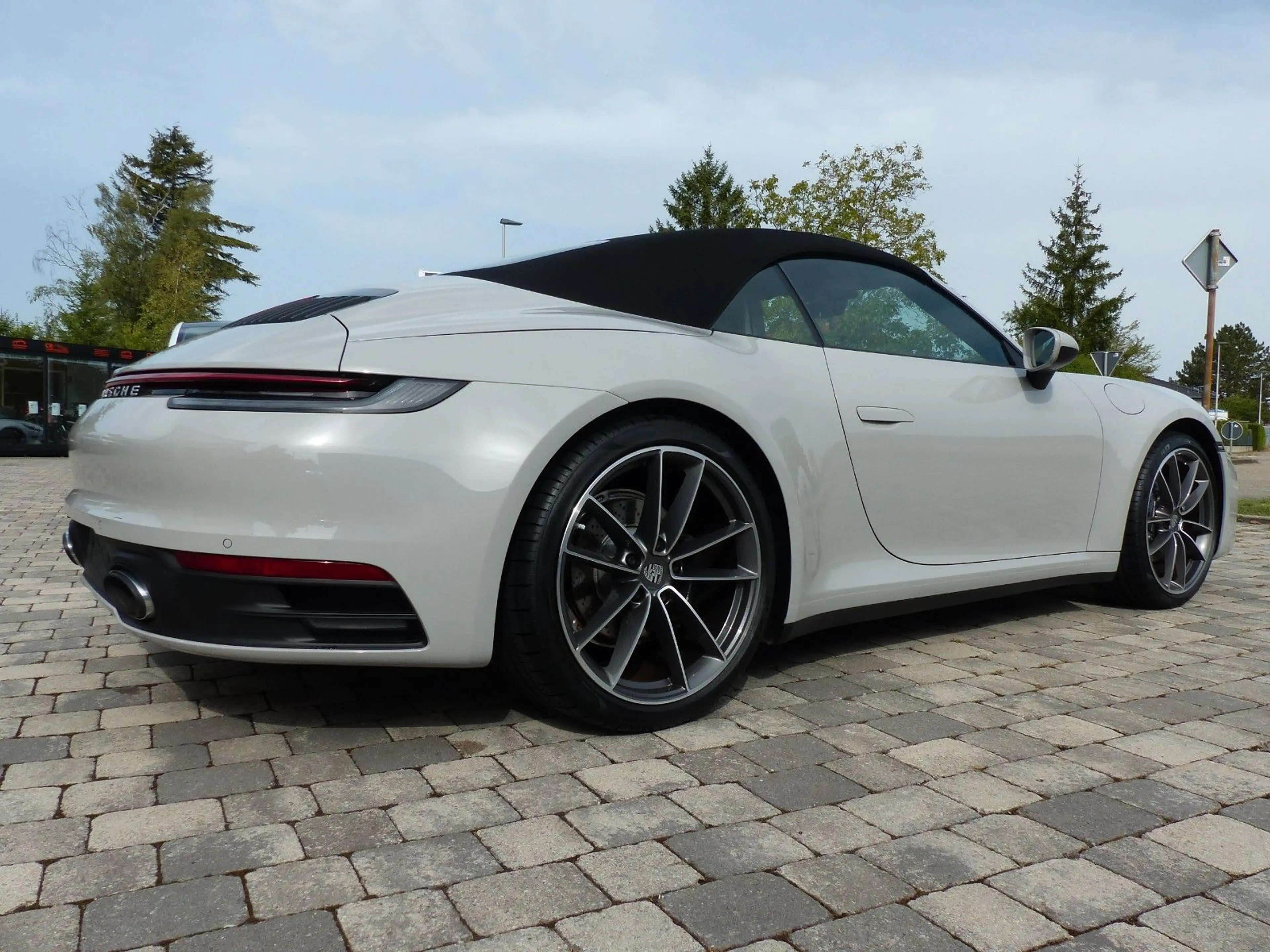 Porsche 992 Cabrio 100% PZ-Service Approved bis 11-27 — photo 7