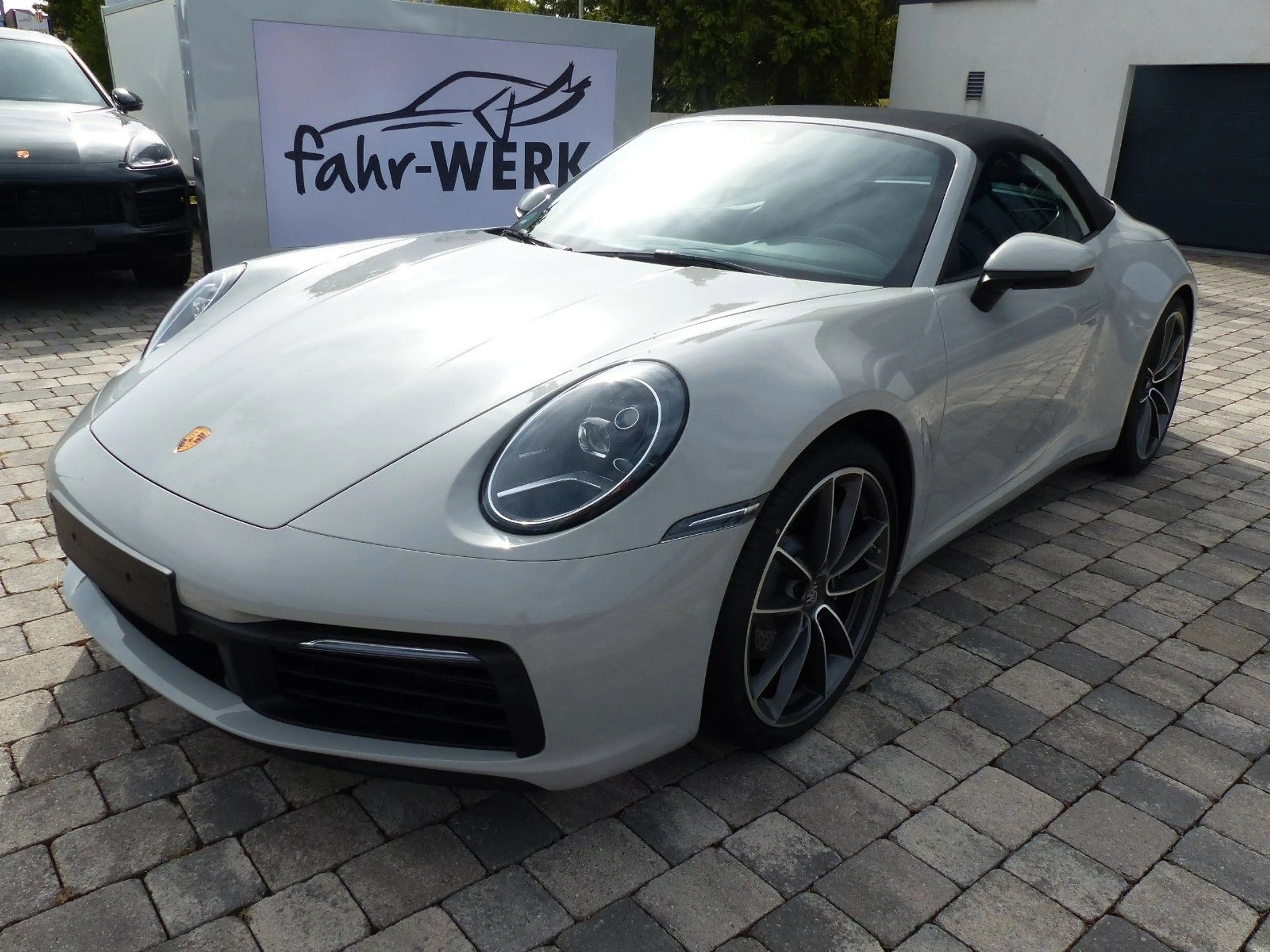 Porsche 992 Cabrio 100% PZ-Service Approved bis 11-27 — photo 5