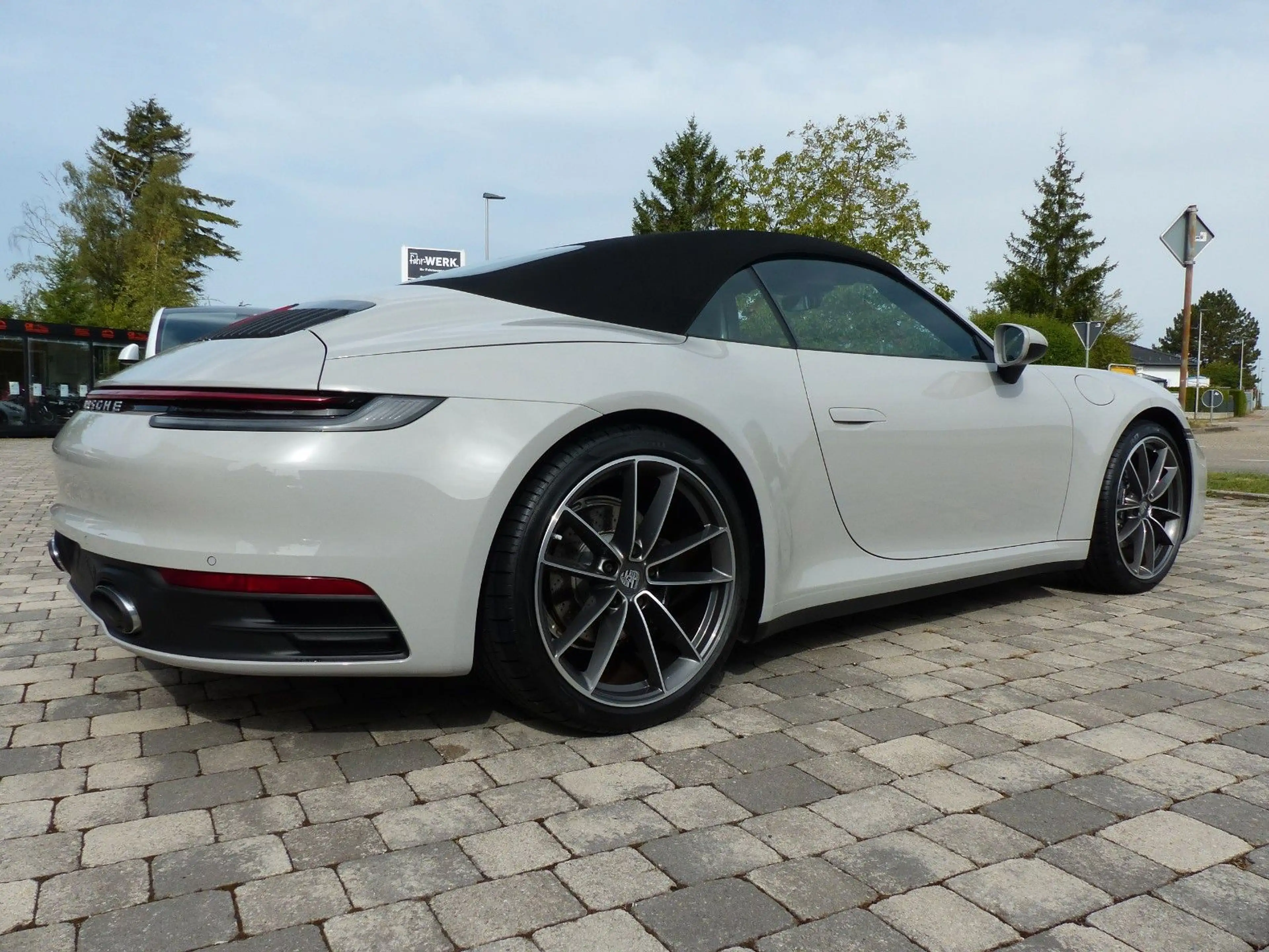 Porsche 992 Cabrio 100% PZ-Service Approved bis 11-27 — photo 8
