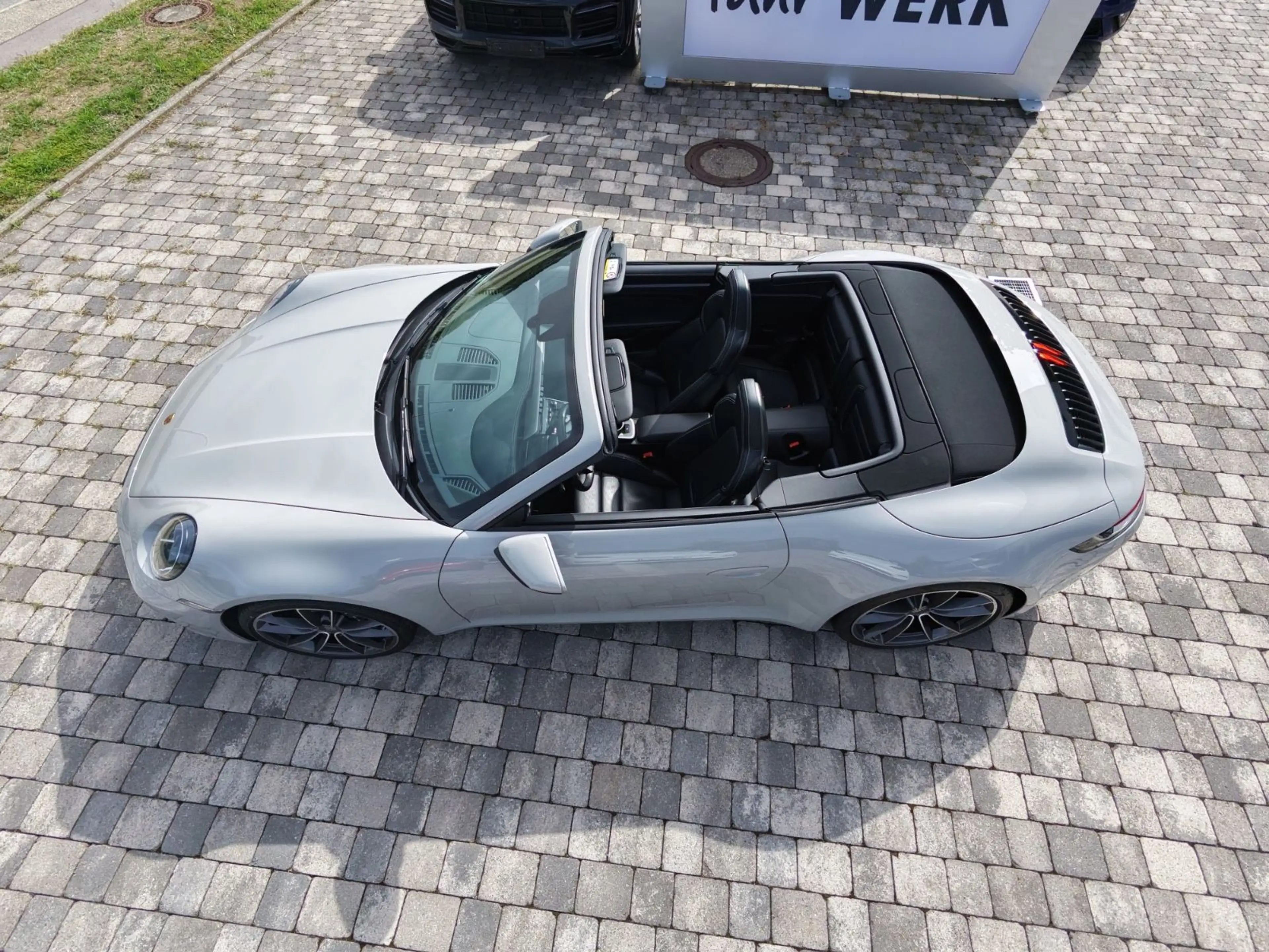Porsche 992 Cabrio 100% PZ-Service Approved bis 11-27