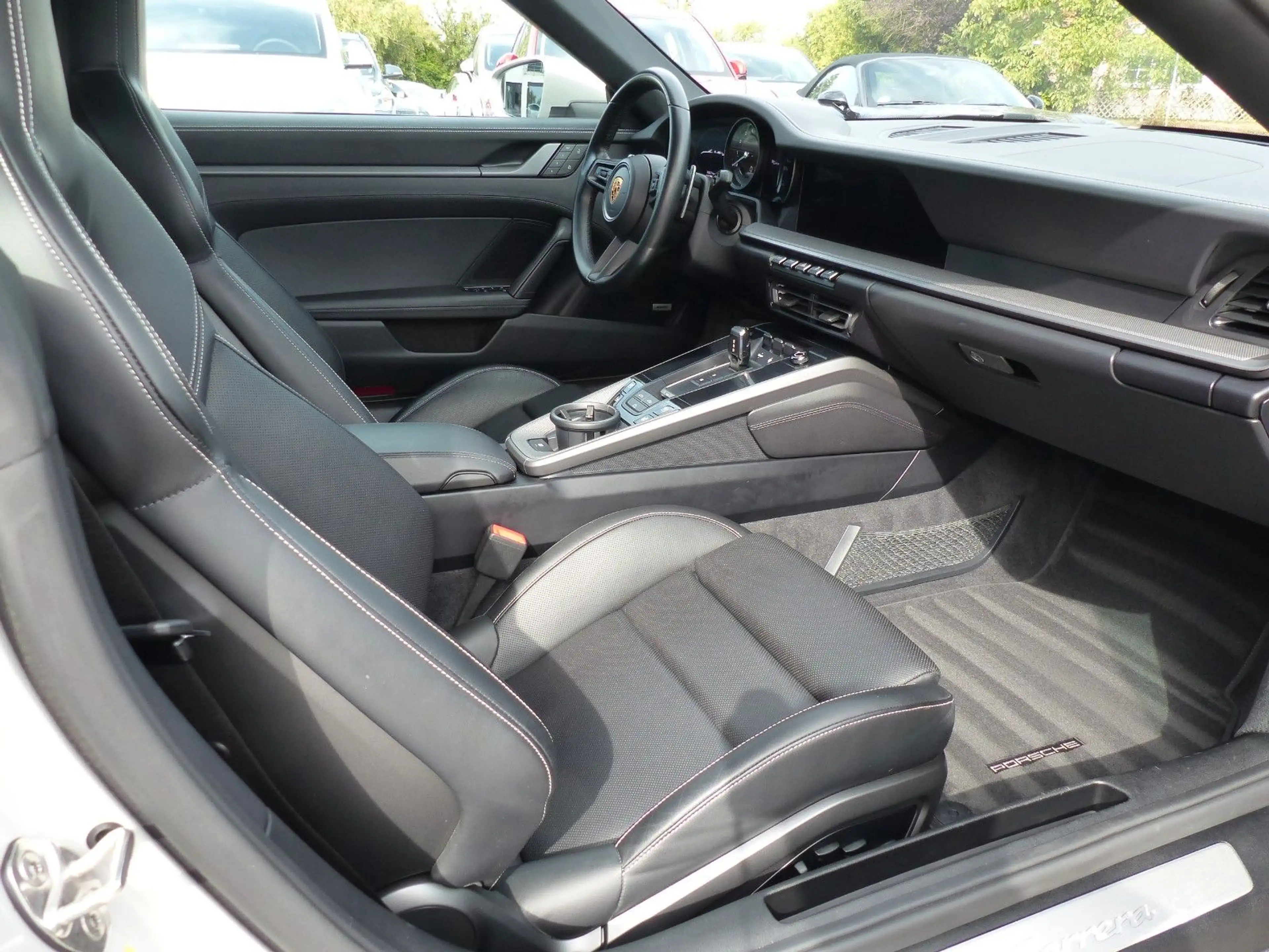 Porsche 992 Cabrio 100% PZ-Service Approved bis 11-27 — photo 10