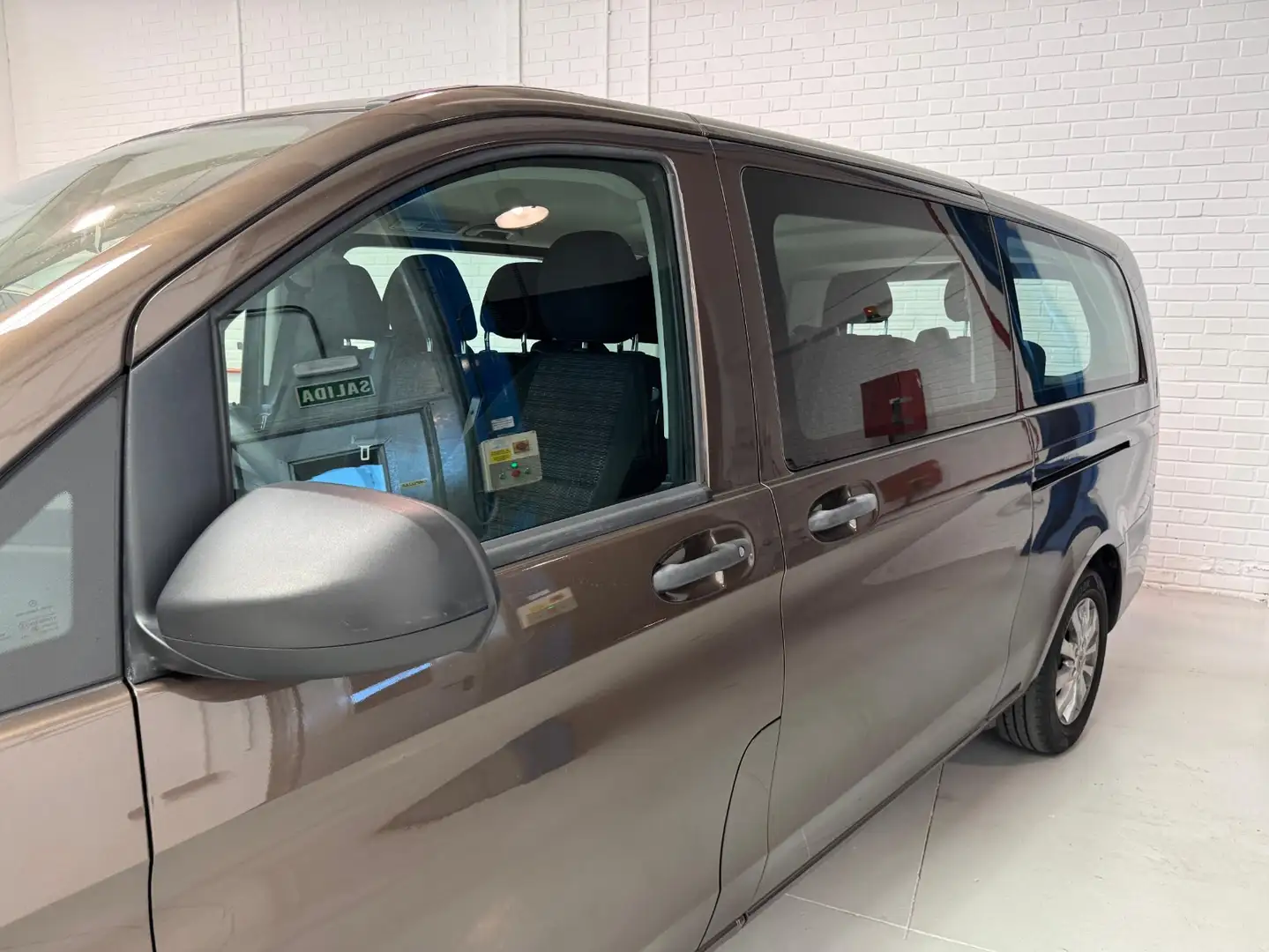 Mercedes-Benz Vito 111 CDI Extralarga Brun - 2