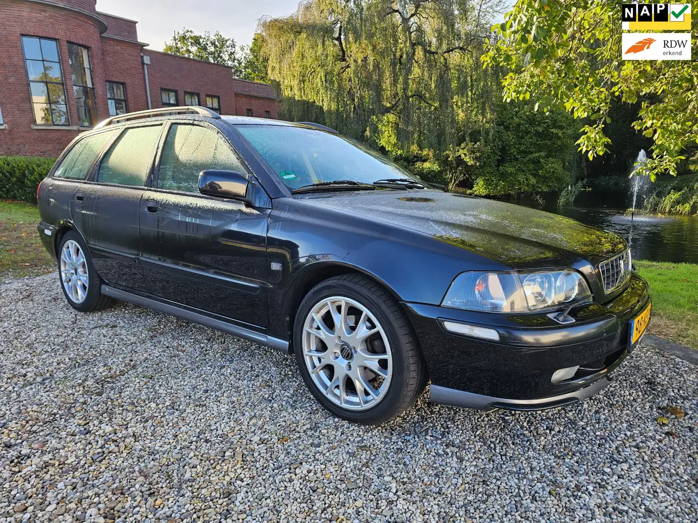 Volvo V40 2.0 Europa AIRCO/cruise Schwarz - 1