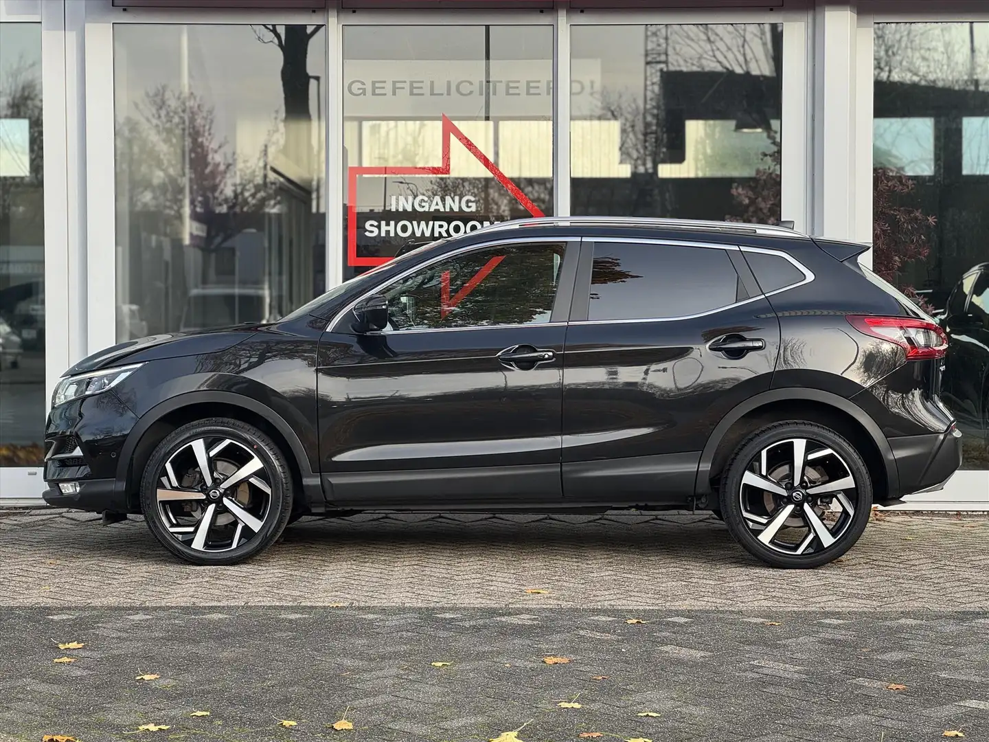 Nissan Qashqai 1.3 DIG-T 140pk Tekna | Panoramadak | Navigatie | Negro - 2