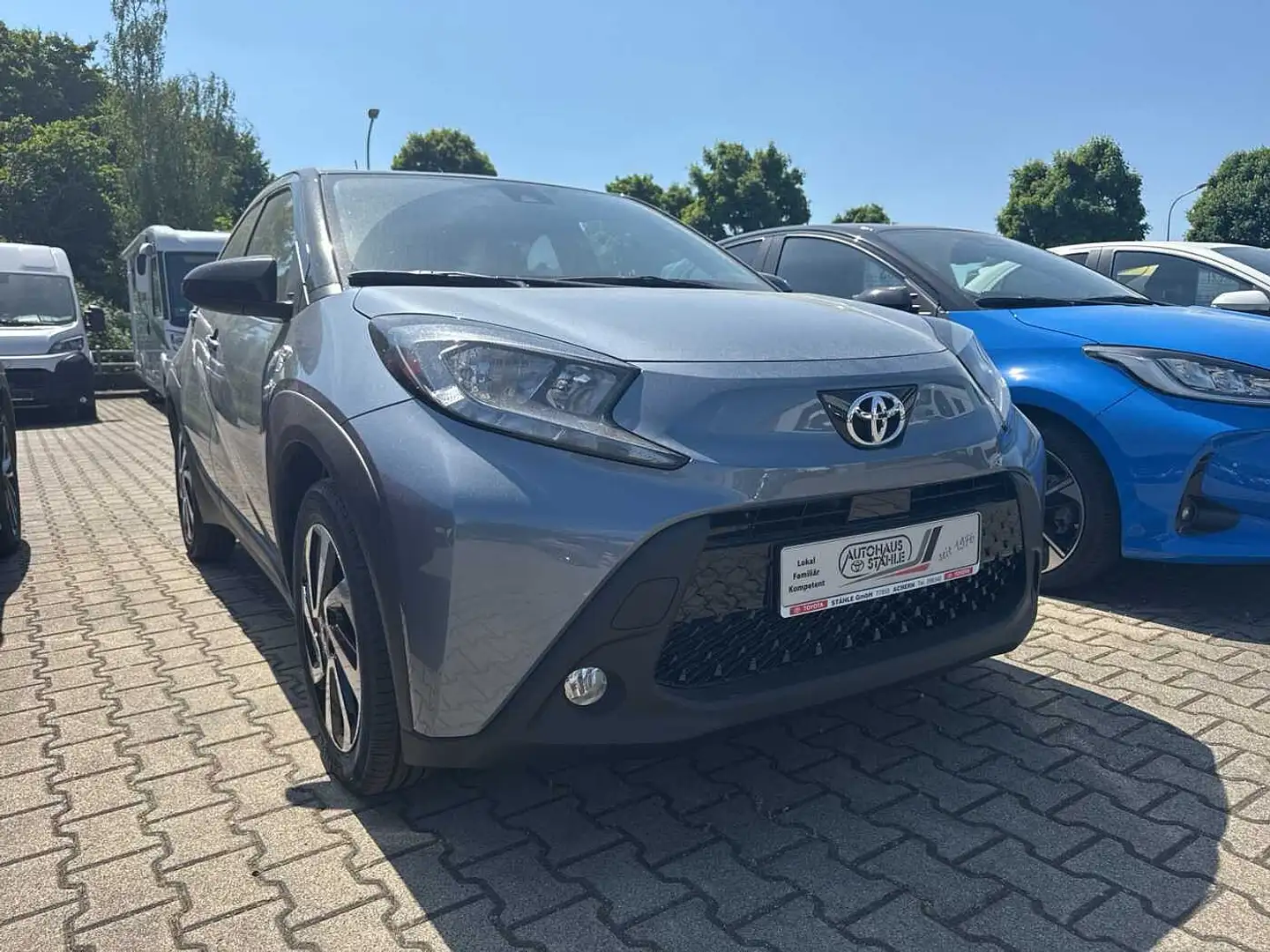 Toyota Aygo X Teamplayer SHZ, Klima, RFK Grau - 1