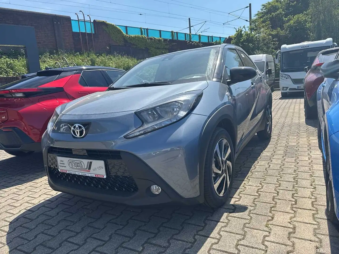 Toyota Aygo X Teamplayer SHZ, Klima, RFK Grau - 2
