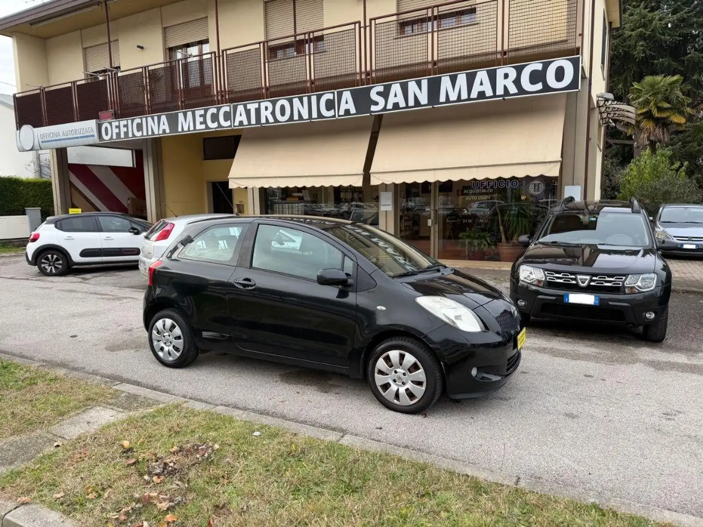 Toyota Yaris 1.0 3p. #UNICOPROPRIETARIO #NEOPATENTATI Fekete - 1