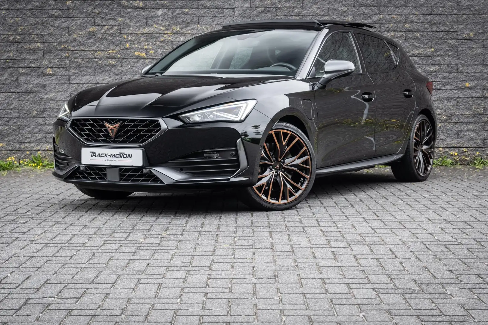 CUPRA Leon 1.4 e-Hybrid VZ Performance Panoramadak Zwart - 2