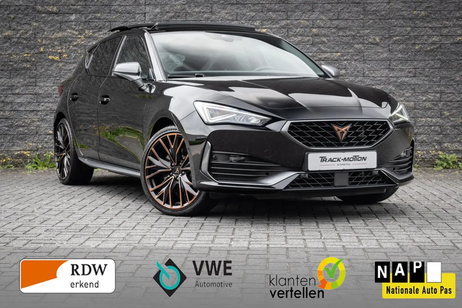 CUPRA Leon 1.4 e-Hybrid VZ Performance Panoramadak Zwart - 1