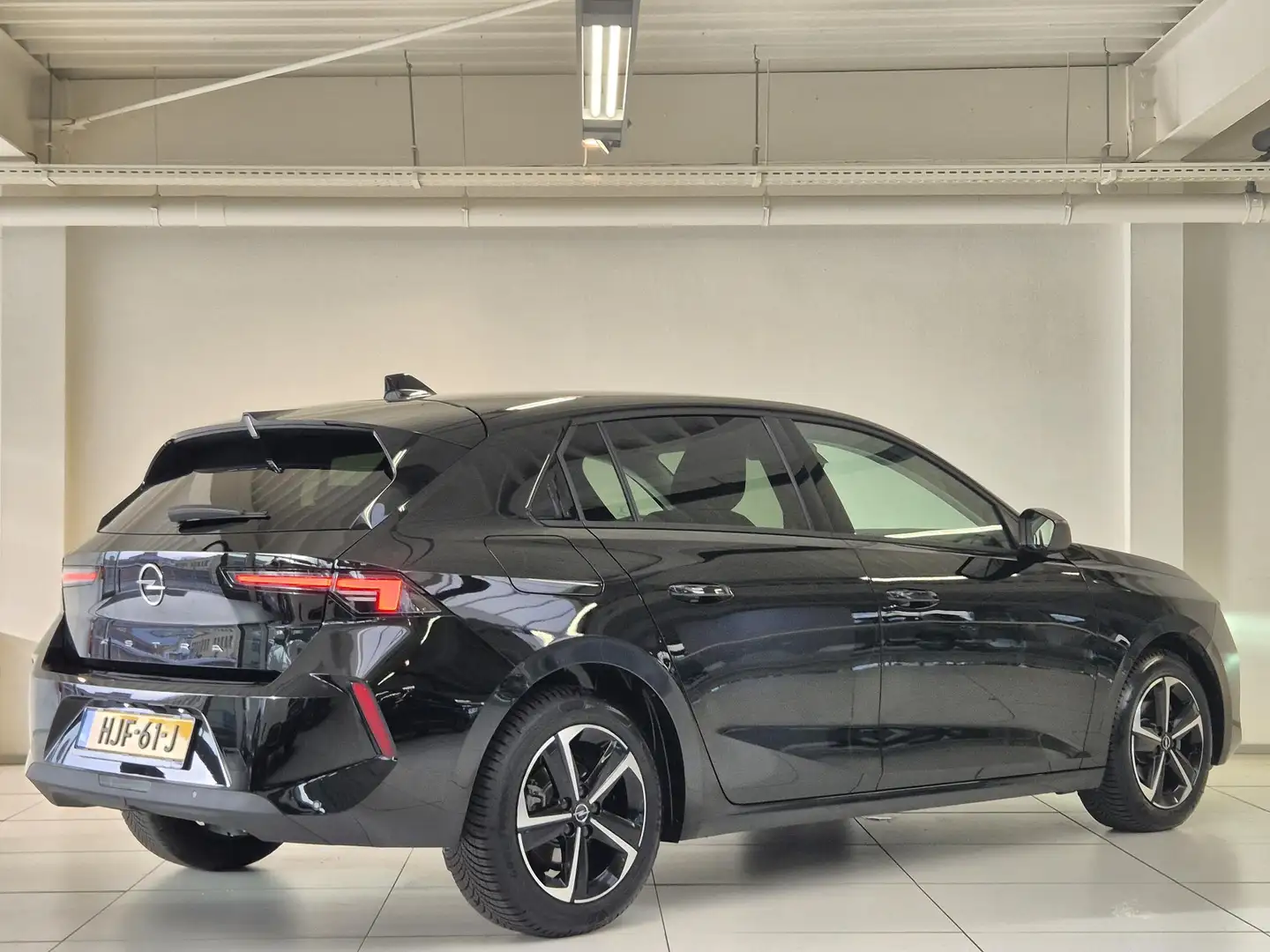 Opel Astra 1.2 Turbo Edition | Parkeersensoren Voor/Achter | Negro - 2