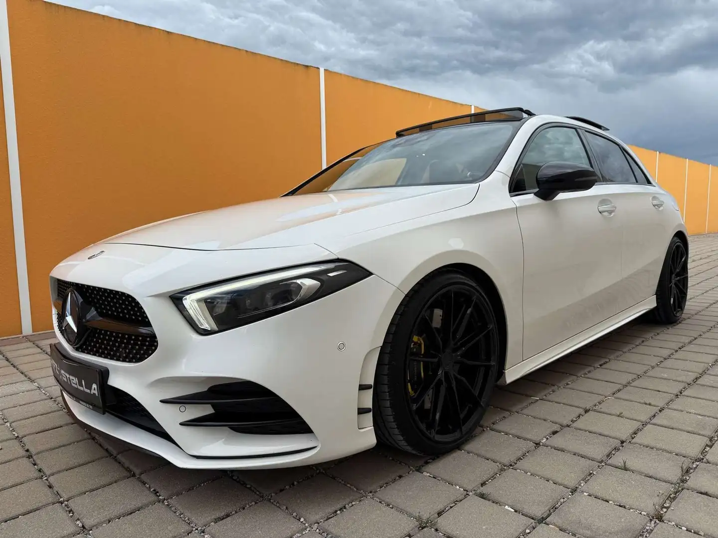 Mercedes-Benz A 250 AMG Line / Pano / Ambiente / Multibeam LED / Night Weiß - 1