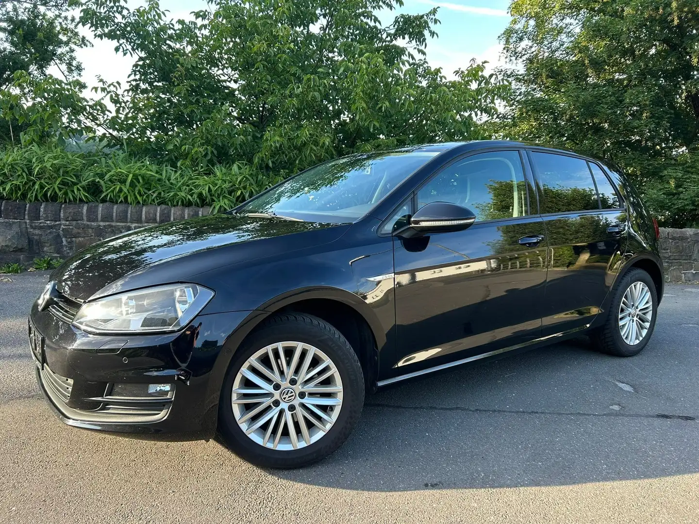 Volkswagen Golf 1.2 TSI BMT CUP Navi/Klimaauto./SHZ/2.Hand Zwart - 1