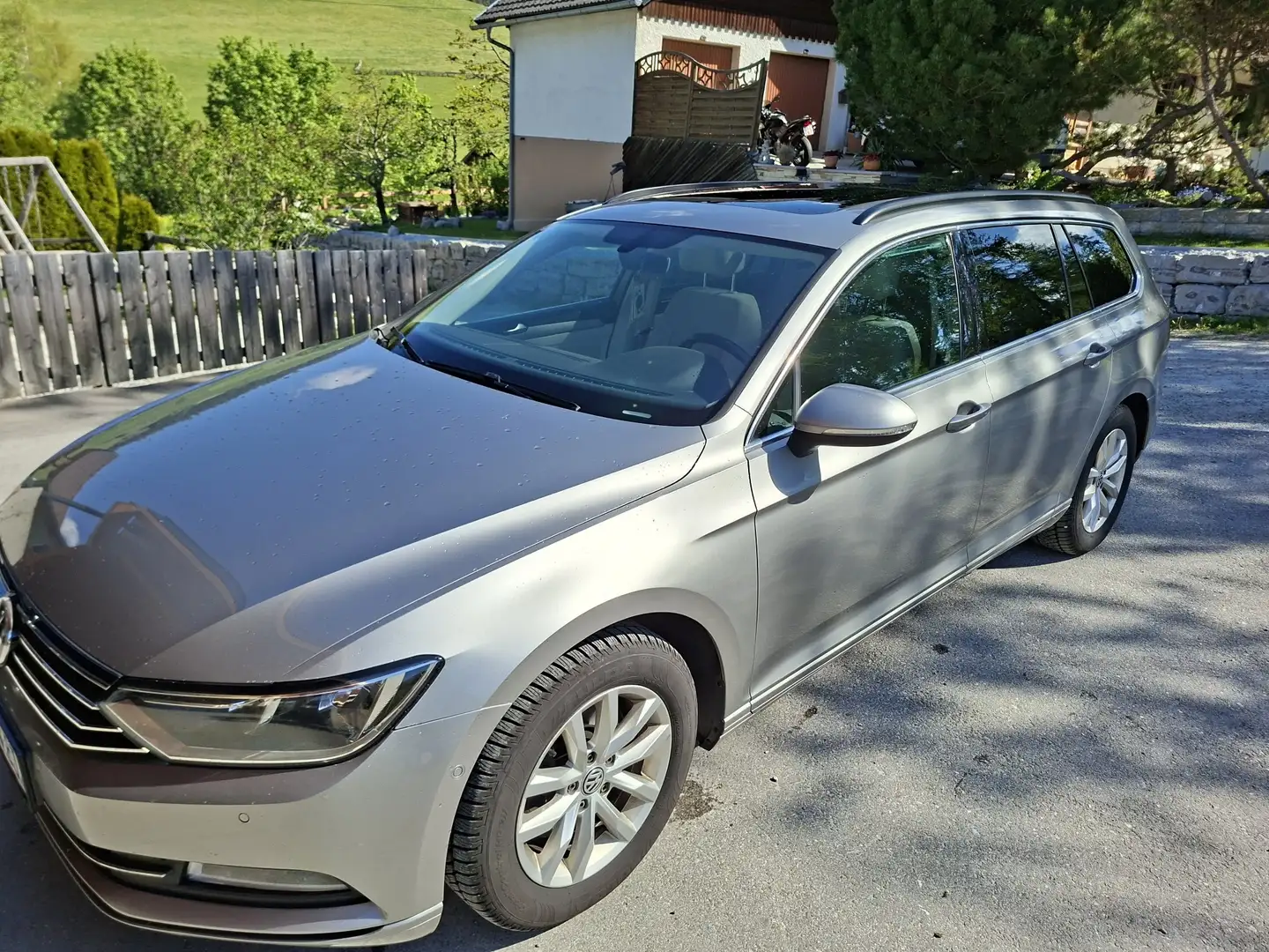 Volkswagen Passat Highline 1,6 TDI DSG Silber - 1