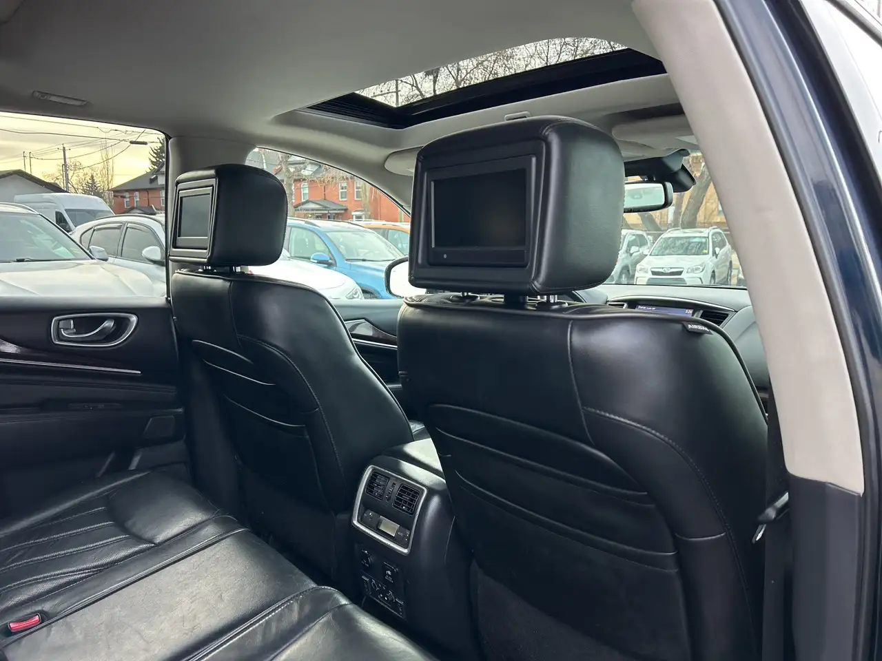 Infiniti QX60 снимка Infiniti QX60