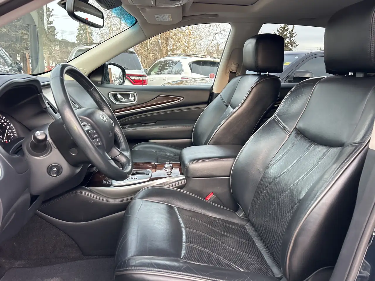 Infiniti QX60 снимка Infiniti QX60