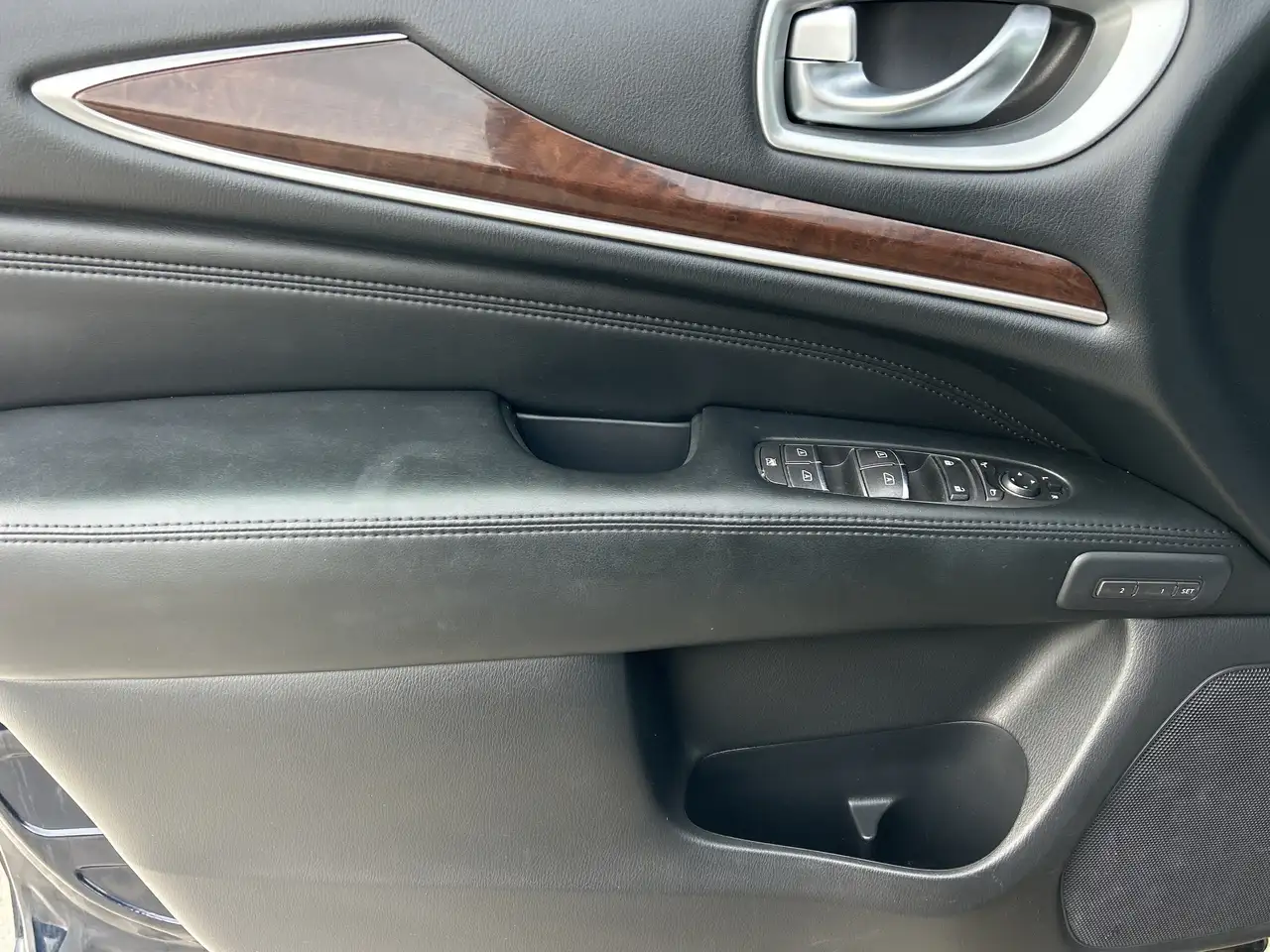 Infiniti QX60 снимка Infiniti QX60