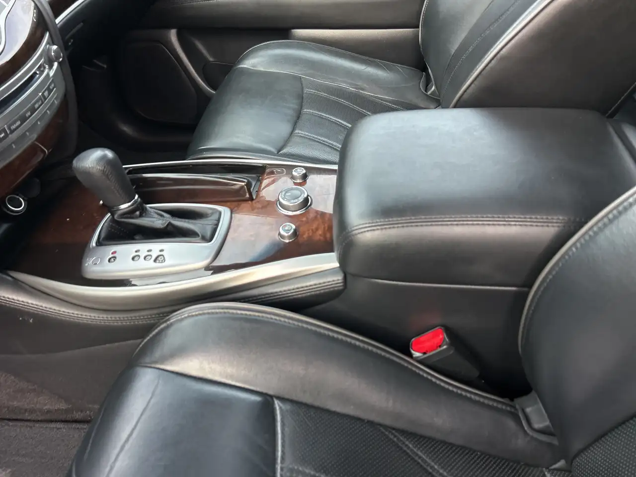 Infiniti QX60 снимка Infiniti QX60