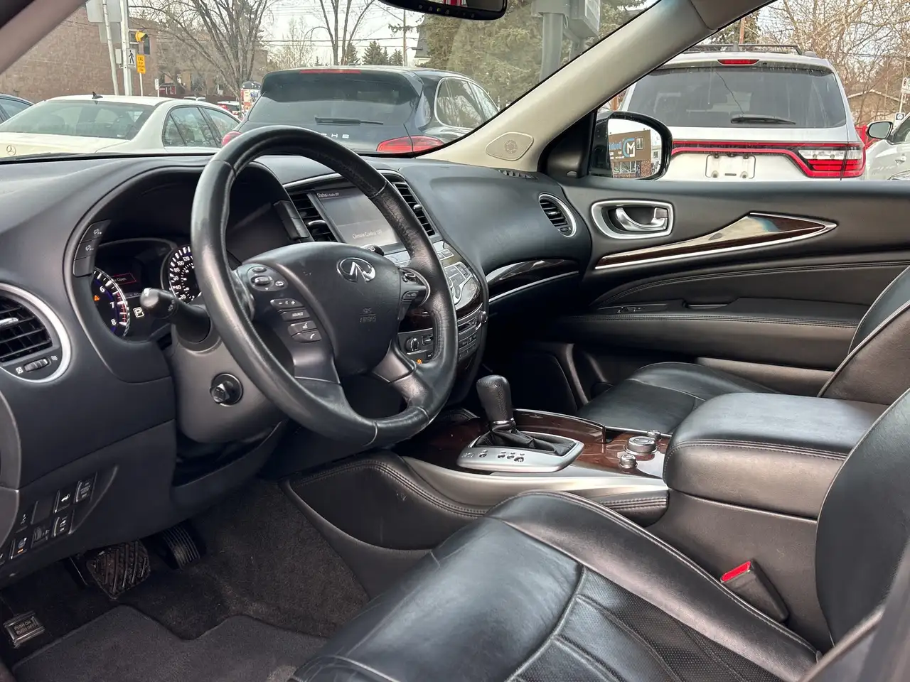 Infiniti QX60 снимка Infiniti QX60